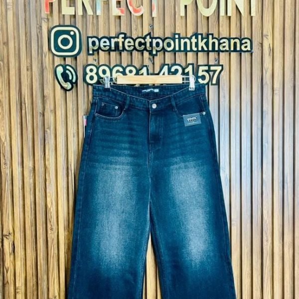 Straight Jeans
